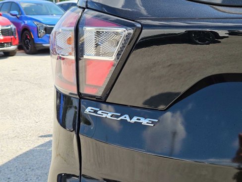 Used 2017 Ford Escape SE image 12