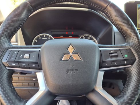 Used 2024 Mitsubishi Outlander SE Black Edition image 25