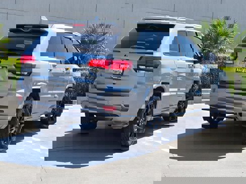 Used 2019 Jeep Grand Cherokee Altitude image 12