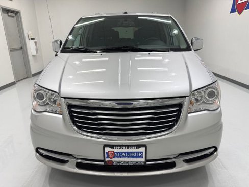 Used 2011 Chrysler Town & Country Limited w/ Trailer Tow Group image 2