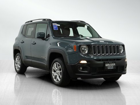 Used 2017 Jeep Renegade Latitude w/ Cold Weather Group image 7