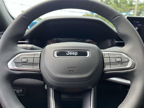 Used 2023 Jeep Compass Latitude w/ Sun and Sound Group image 29