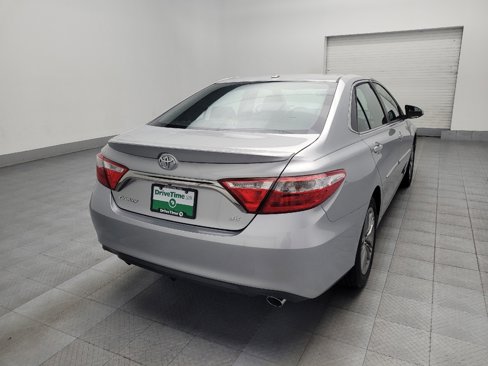 Used 2017 Toyota Camry SE image 9