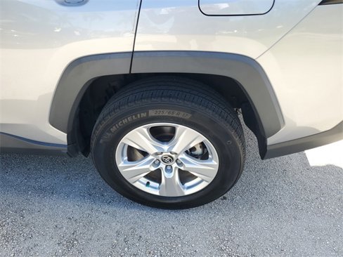 Used 2021 Toyota RAV4 XLE image 9