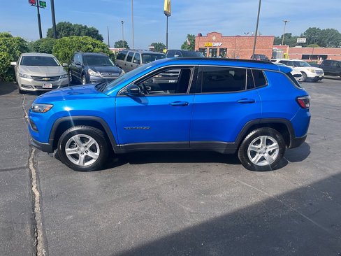 Used 2023 Jeep Compass Latitude image 5