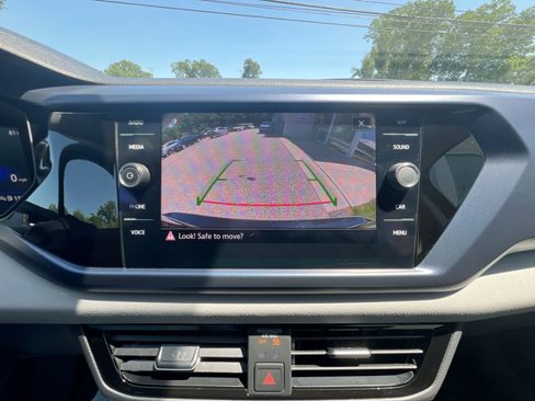 Certified 2022 Volkswagen Taos SE w/ IQ.Drive SE Package image 17