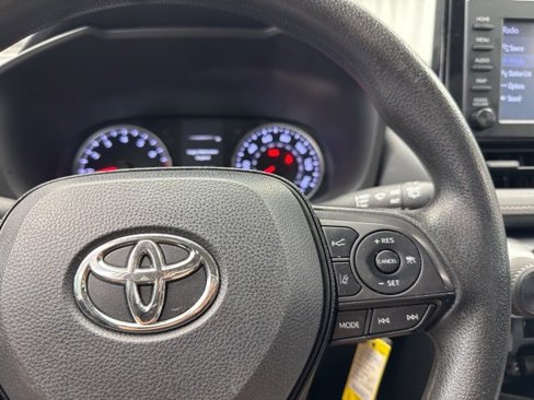 Used 2019 Toyota RAV4 LE image 16