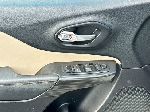 Used 2017 Jeep Cherokee Limited image 20