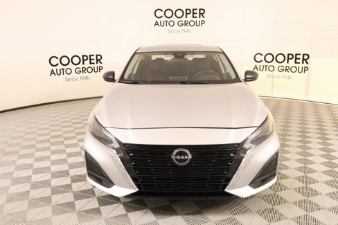 Used 2024 Nissan Altima 2.5 SV image 8