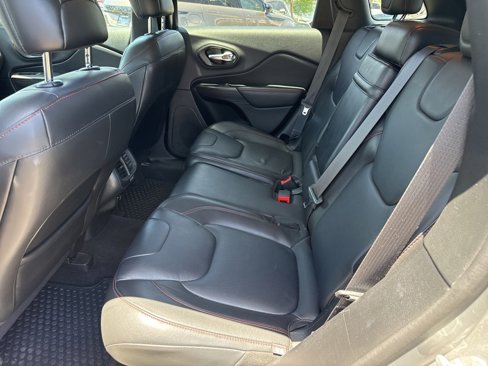 Used 2015 Jeep Cherokee Trailhawk w/ Comfort/Convenience Group image 16