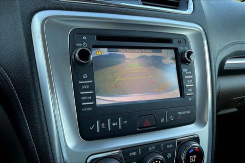 Used 2017 GMC Acadia Limited SLT image 11