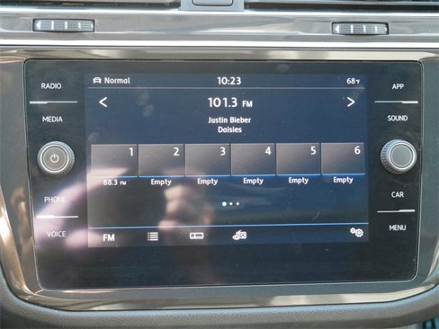 Used 2018 Volkswagen Tiguan SE w/ Panoramic Sunroof Package image 18
