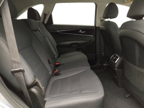 Used 2020 Kia Sorento LX image 19