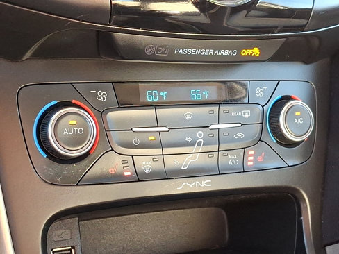 Used 2015 Ford Focus Titanium w/ Titanium Technology Package image 16