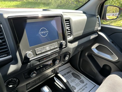 Used 2022 Nissan Frontier SV image 17
