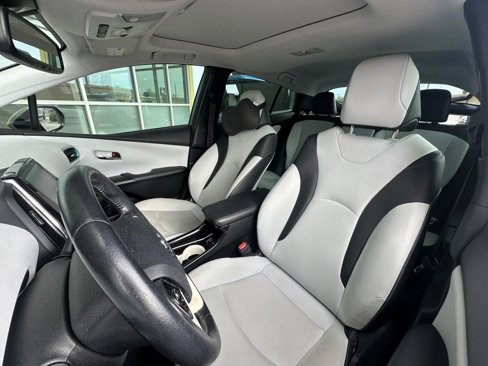 Used 2018 Toyota Prius Four image 31