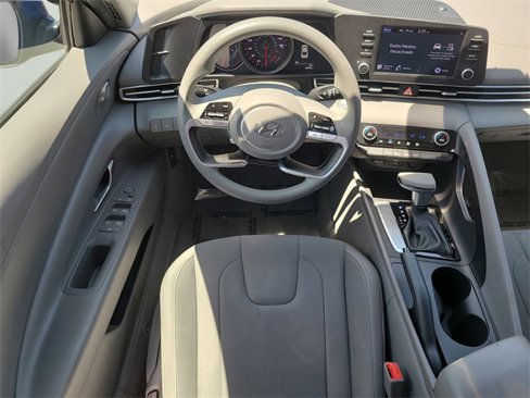 Used 2022 Hyundai Elantra SEL image 16