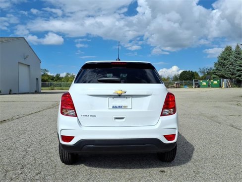 Used 2022 Chevrolet Trax LS w/ Tint and Cruise Package image 6