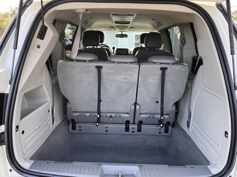 Used 2010 Volkswagen Routan SE image 10