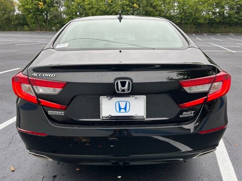 Used 2018 Honda Accord Touring image 4