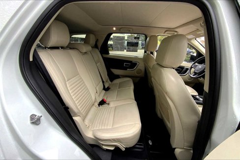 Used 2018 Land Rover Discovery Sport HSE Luxury image 18