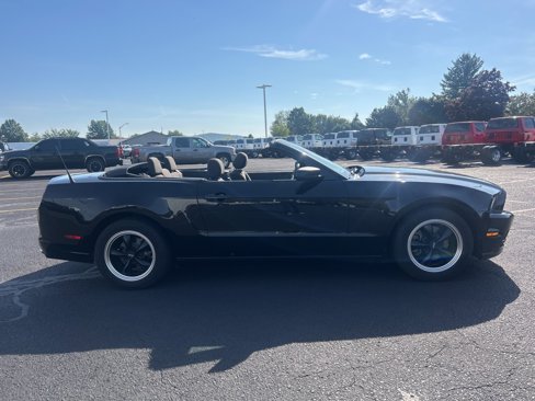 Used 2013 Ford Mustang Convertible image 9
