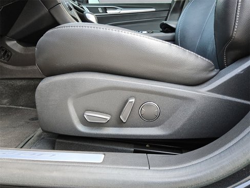 Used 2015 Ford Fusion Titanium image 16
