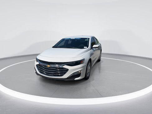 Used 2024 Chevrolet Malibu LS image 3
