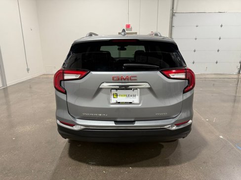 Used 2024 GMC Terrain SLT image 6