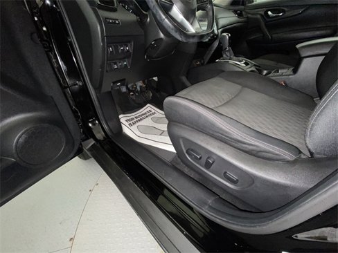 Used 2018 Nissan Rogue SV image 12