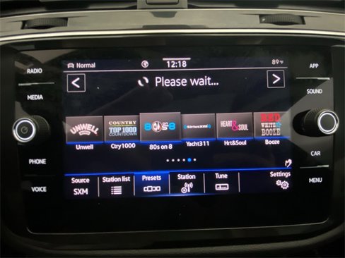 Used 2022 Volkswagen Tiguan SE R-Line image 16