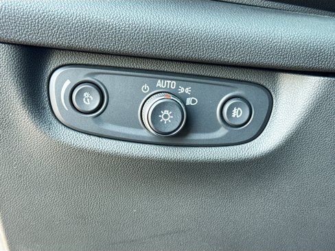 Used 2019 Buick Regal Essence w/ Driver Confidence Package I image 10