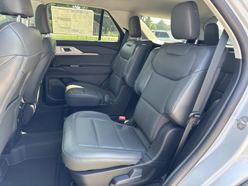 New 2025 Ford Explorer Active image 7