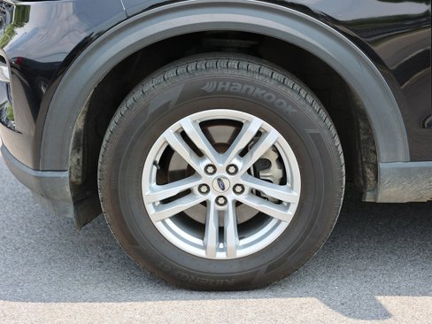 Certified 2022 Ford Explorer XLT w/ Equipment Group 202A image 9