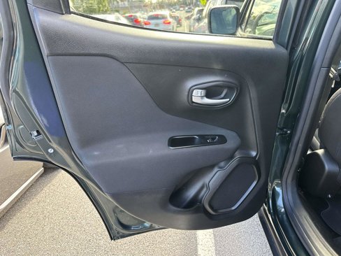 Used 2021 Jeep Renegade Sport image 29