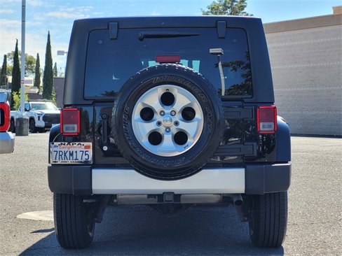 Used 2015 Jeep Wrangler Unlimited Sahara w/ Connectivity Group image 7