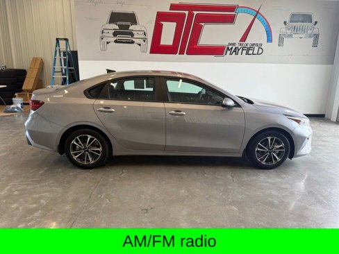 Used 2023 Kia Forte LXS image 2