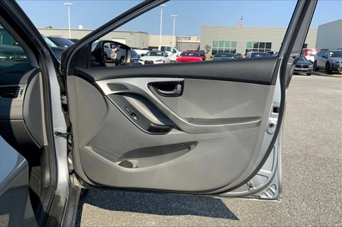 Used 2014 Hyundai Elantra SE image 21