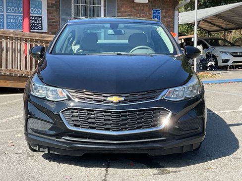 Used 2018 Chevrolet Cruze LS image 2