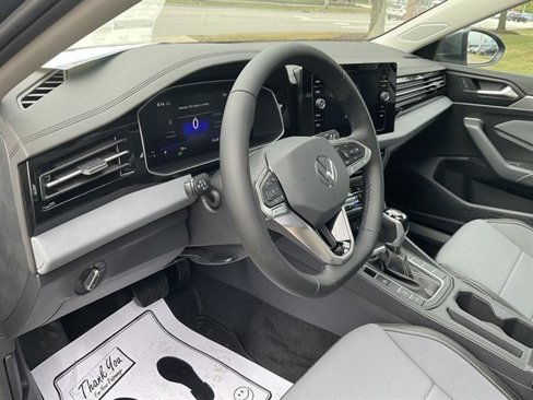 New 2025 Volkswagen Jetta SE image 10