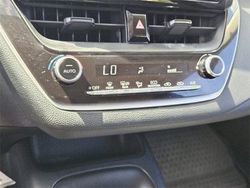 Used 2021 Toyota Corolla LE image 23