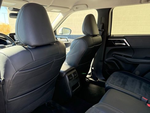 Used 2024 Mitsubishi Outlander SE image 21