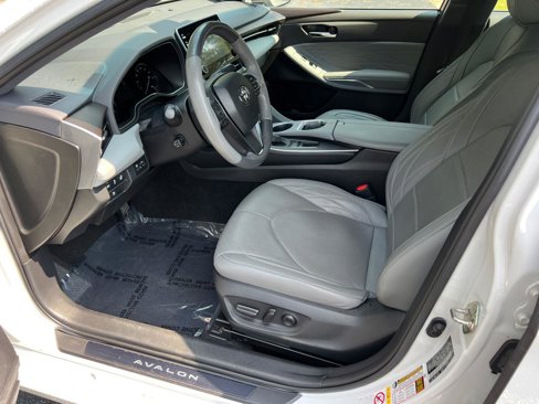 Used 2019 Toyota Avalon Limited image 10
