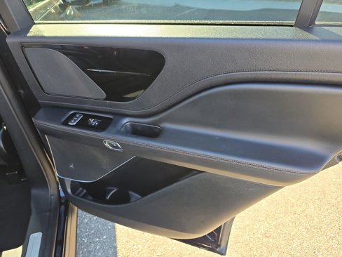Used 2021 Lincoln Aviator AWD image 15
