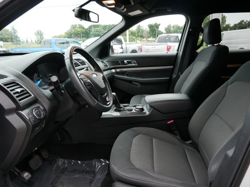 Used 2018 Ford Explorer XLT image 6
