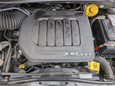 Used 2015 Chrysler Town & Country Touring-L w/ Driver Convenience Group image 28