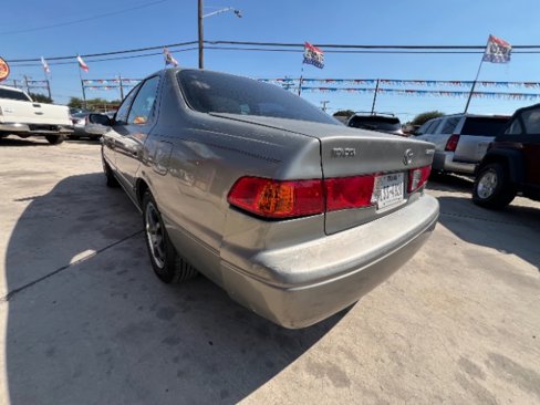 Used 2000 Toyota Camry XLE image 7