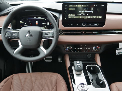 New 2025 Mitsubishi Outlander SEL image 16