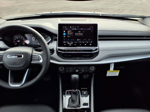 New 2025 Jeep Compass Limited image 9