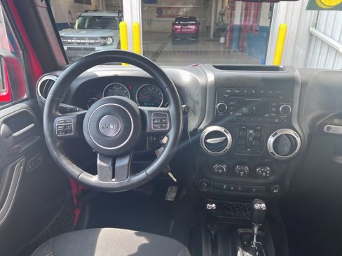 Used 2016 Jeep Wrangler Unlimited Sahara w/ Connectivity Group image 12